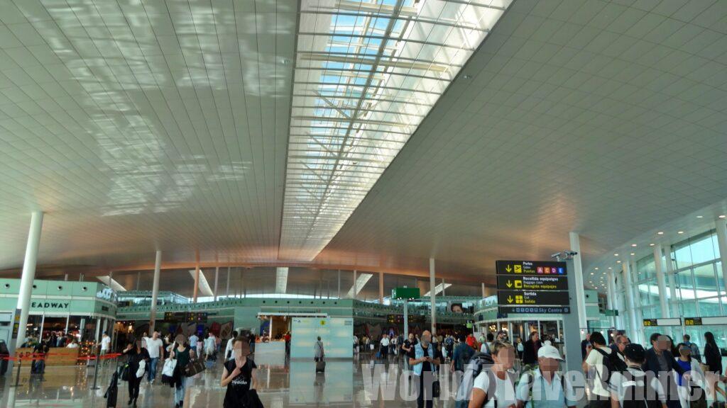 スペイン マラガからバルセロナへ Lccのブエリング航空 Vueling で快適な1時間半の空の旅 World Traverunner 世界一周 スペイン マラガからバルセロナへ Lccのブエリング航空 Vueling で快適な1時間半の空の旅 World Traverunner 世界一周