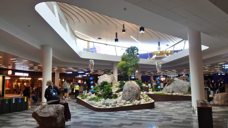 最新22 10億 を掛けて新装なったヘルシンキ ヴァンター空港 Shopもレストランも紹介します World Traverunner 世界一周