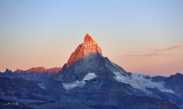 【2022 最新スイス】念願のヨーロッパ№1山岳ホテル「3100 Kulmhotel」に泊る。朝焼けのマッターホルンを独り占め。