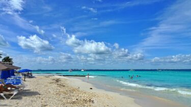 世界トップ10にも選ばれた、白い砂浜とカリビアンブルーの透き通る海が自慢のビーチ『Isla Mujeres』